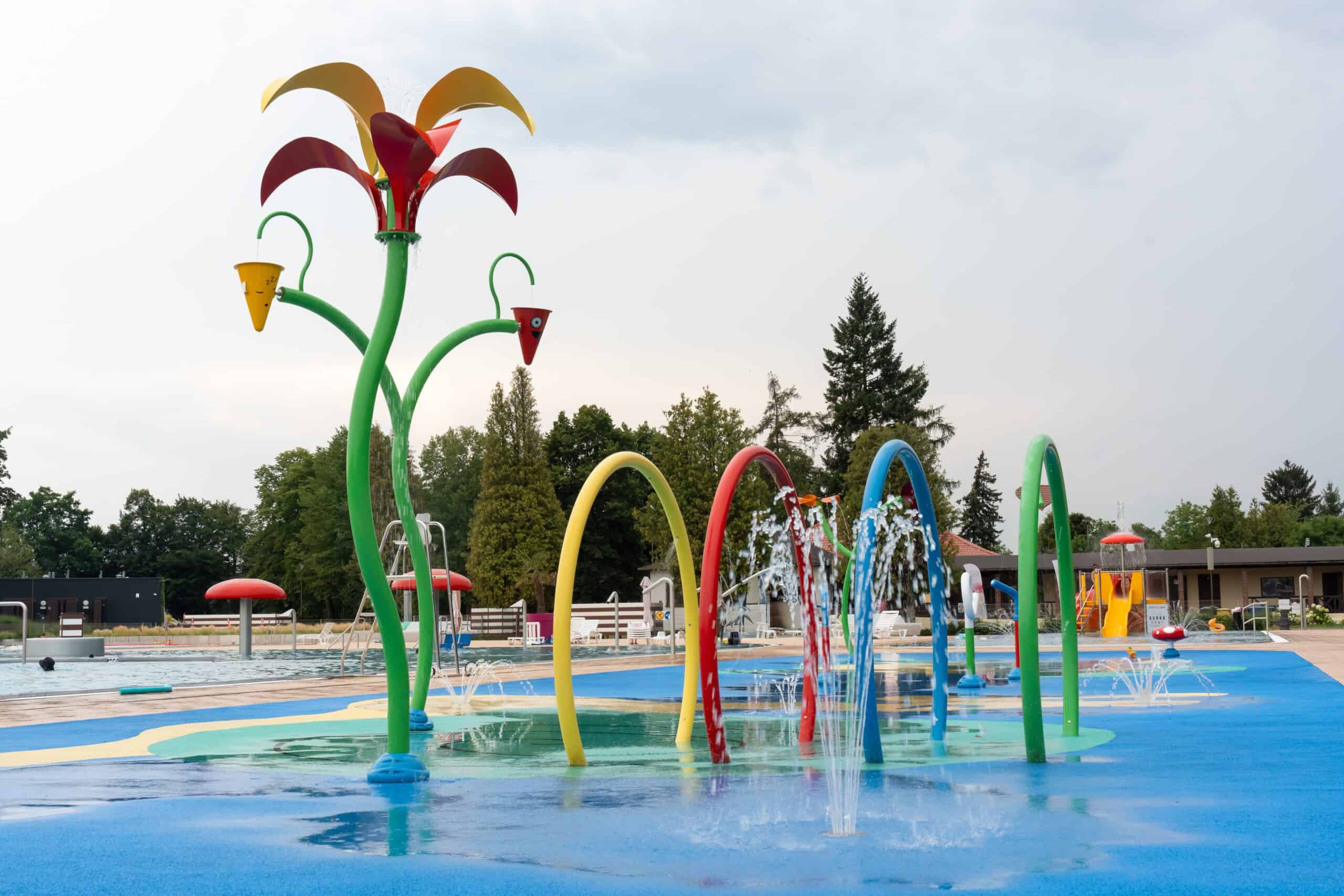 Vibrant outdoor water playground featuring colorful sprinklers and play structures, perfect for summer fun and family activities. High quality photo